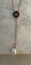 Rhea circle & drop chain with pearl necklace.