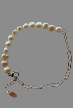 Dainty open link pearl bracelet