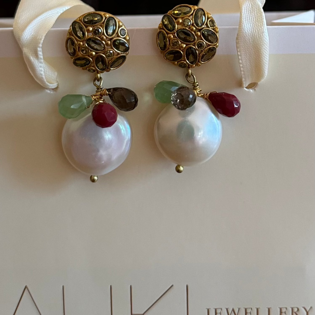 Semi precious earrings with pearls