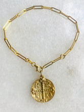 Open link bracelet (detachable charms)