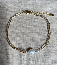 Dainty open link pearl bracelet