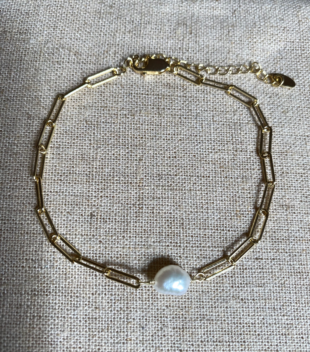 Dainty open link pearl bracelet