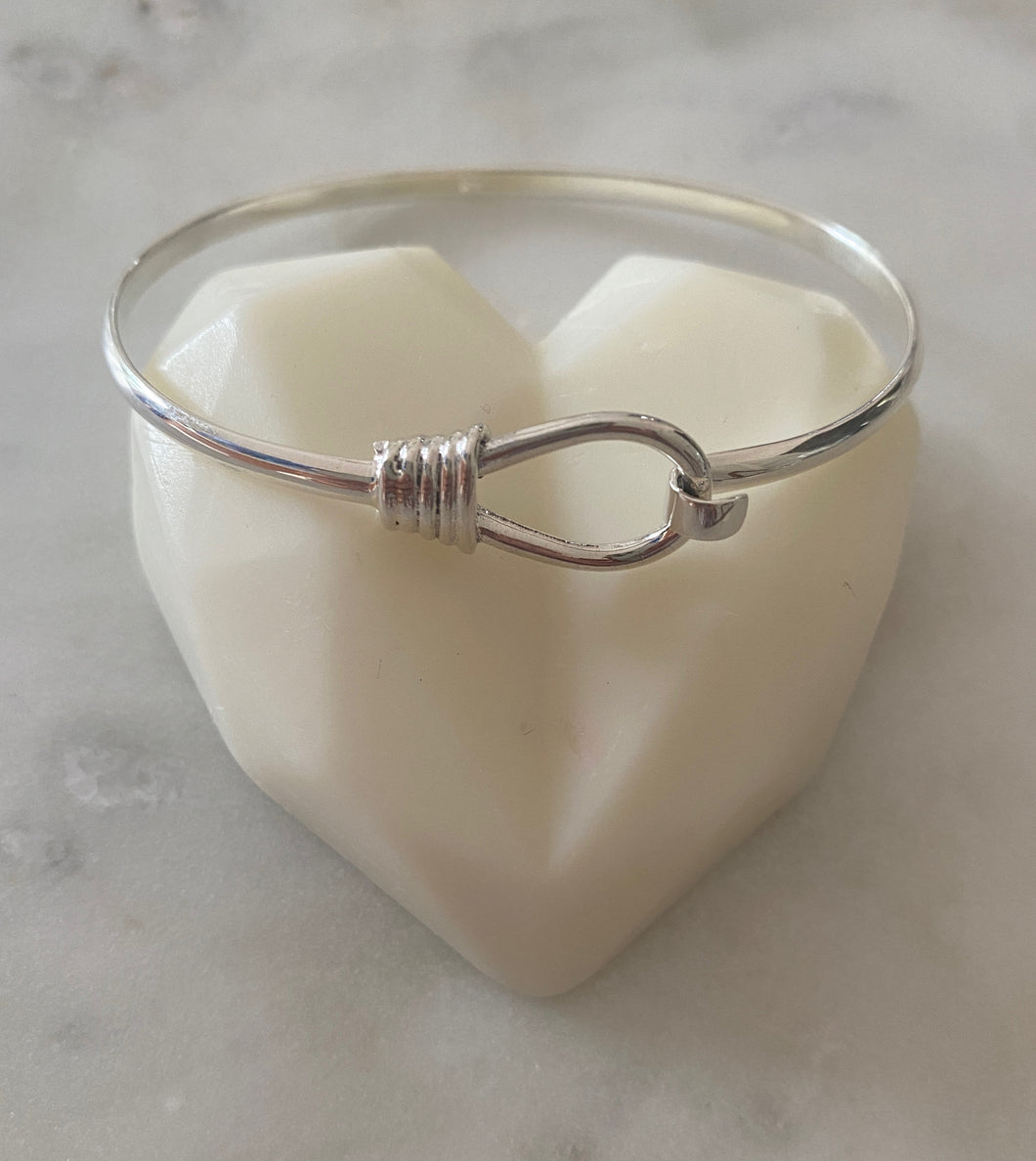 Loop and latch silver bangle