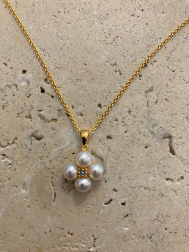 Petite Pearl Cross/flower