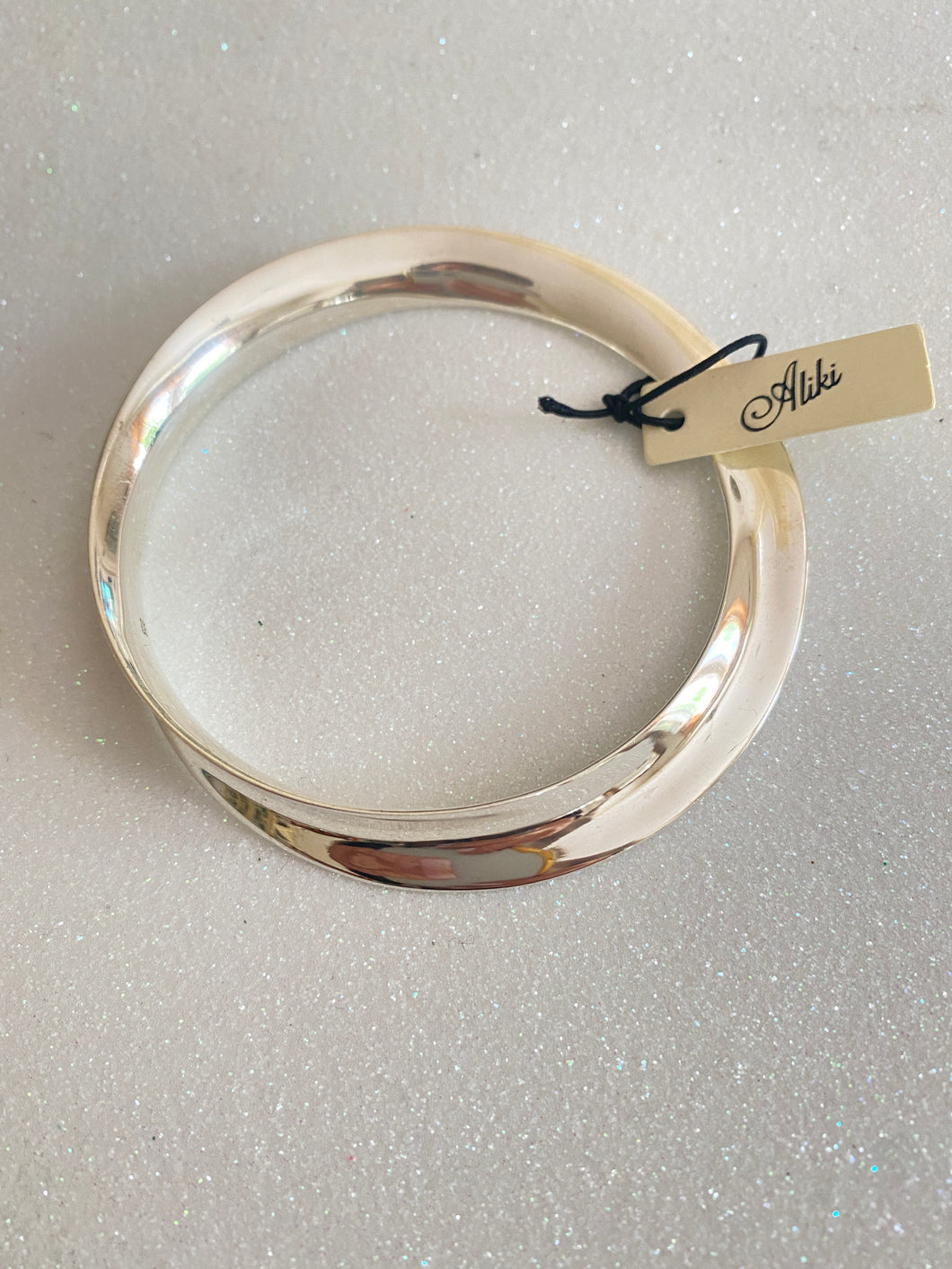 Silver bangle (Concave)