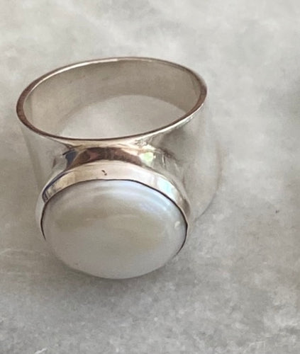Statement pearl ring