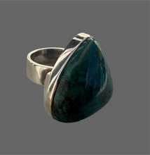 Trigono Triangolo turquoise ring