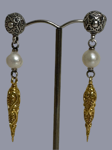 The ‘Aretousa’ earrings