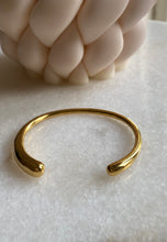 Curved open bangle