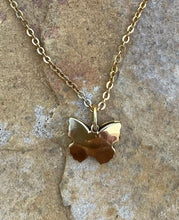 Butterfly necklace in 9k yellow gold