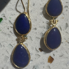 The diplá teardrops