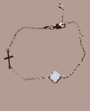 Cleopatra White Centrepiece and cross Bracelet Rose