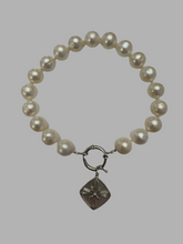 Fresh water pearl bracelet with bolt clasp
