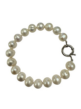 Fresh water pearl bracelet with bolt clasp