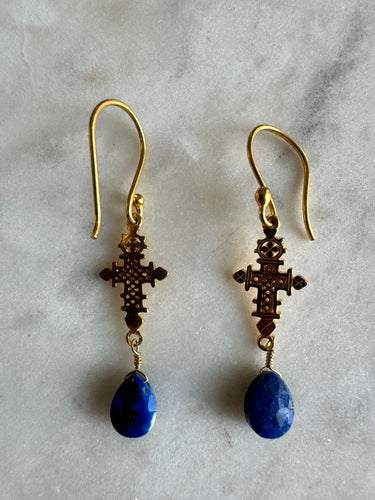 The petite Milano cross earrings with lapis drop