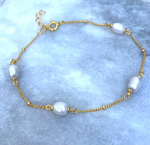 The four fresh water pearl bracelet