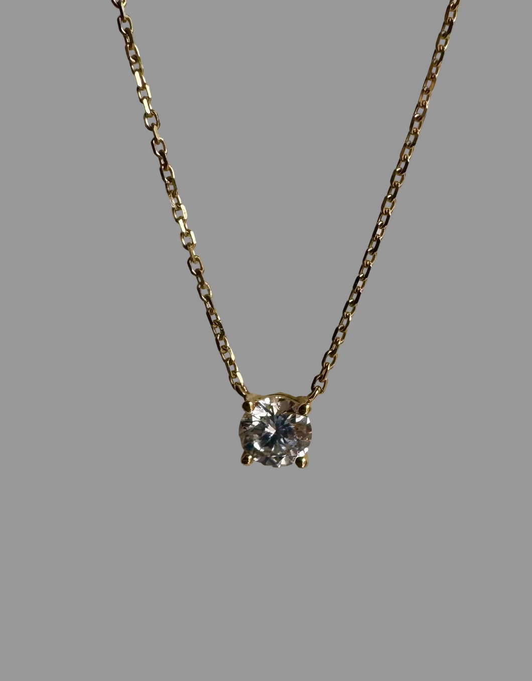 Classic 4 claw genuine diamond pendant 18k yellow gold