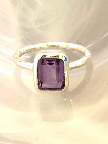 Ring amethyst stone emerald cut