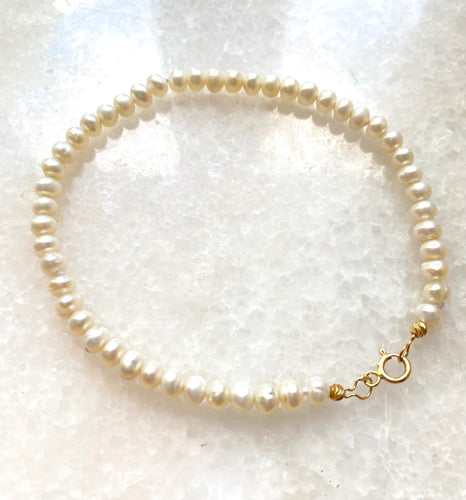 14k gold Akoya pearl bracelet