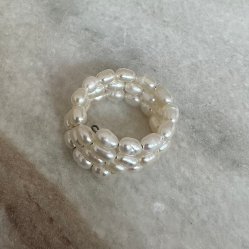 Spiral rice pearl ring
