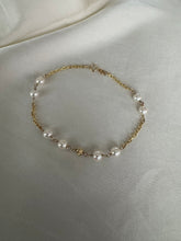 14k gold Akoya pearl bracelet