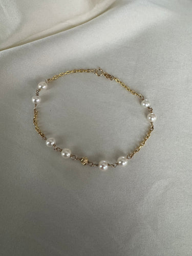 14k gold Akoya pearl bracelet