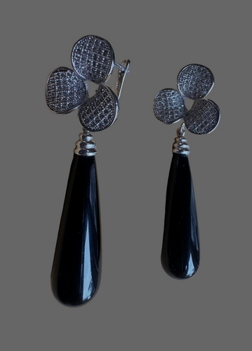 The glamorous onyx clover earrings