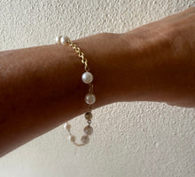 14k gold Akoya pearl bracelet