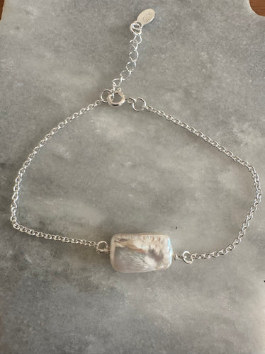 The rectangular Keshi pearl bracelet