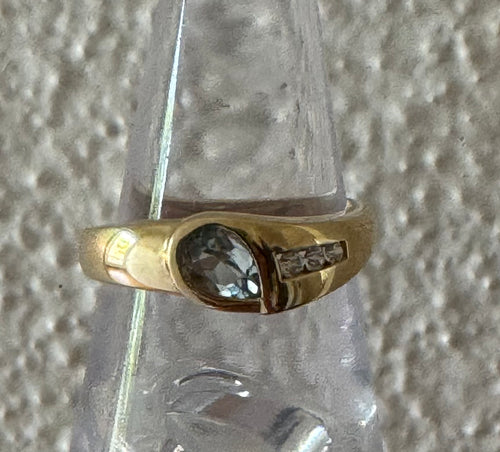 9k gold blue topaz and white sapphire ring