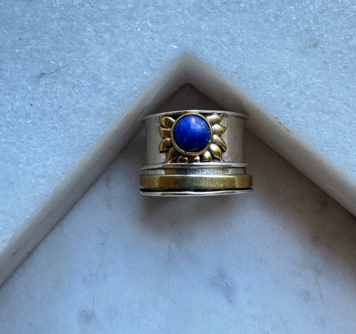 The wide band lapis ring