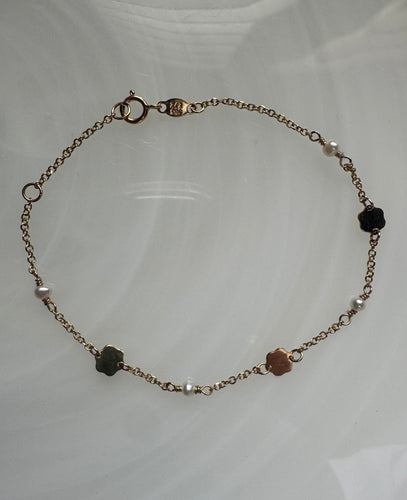 14k gold Akoya pearls and discs bracelet.