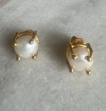 Keshi stud earrings