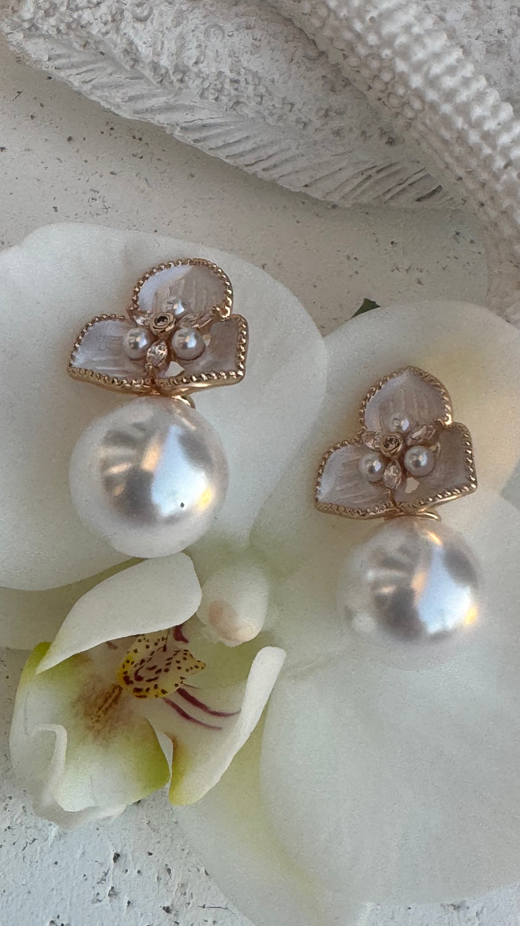 White petal pearls