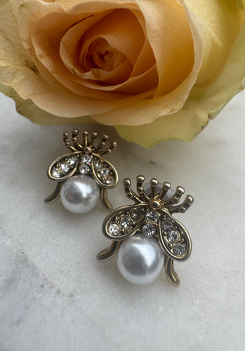 Melibee shell pearl studs.
