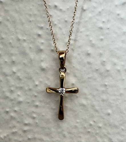 9K gold Antonia crucifix