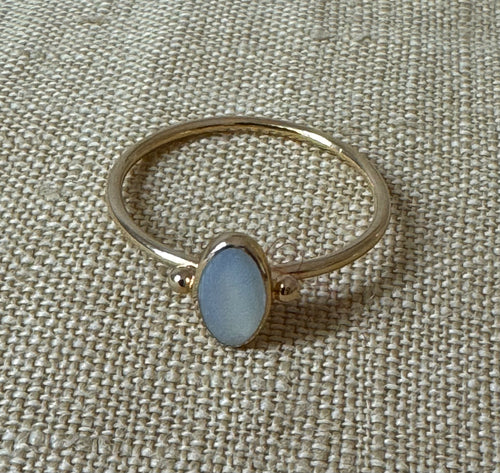 Oval mother of pearl ring
