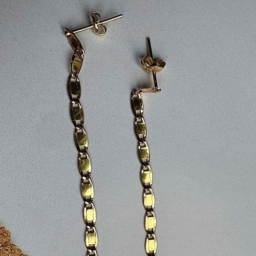 The ‘Theta’ earrings 14k gold.