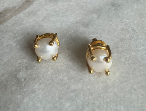 Keshi stud earrings