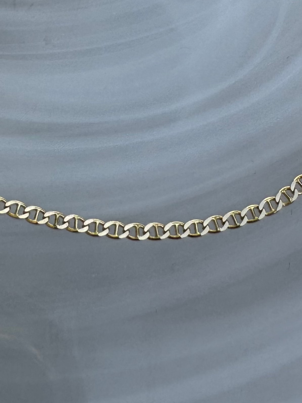 The ‘Theta’ necklace