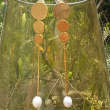 Monte Carlo pearl earrings.