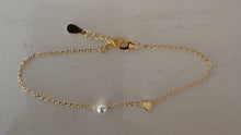 Heart and pearl bracelet