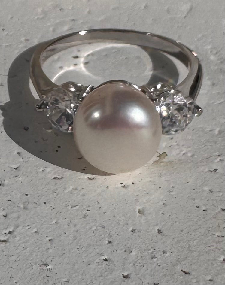 Pearl and zircon ring