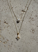 Petite Pearl Cross/flower