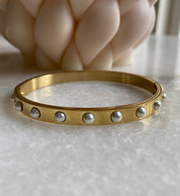 Pearl gold bangle