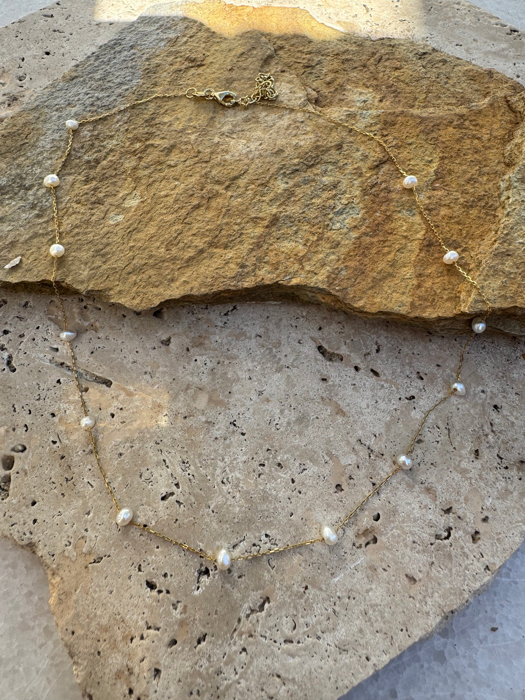 Scattered seed pearls on cable chain