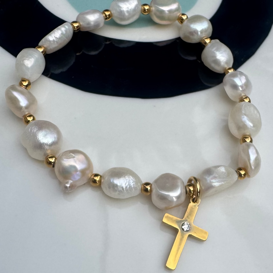 The blue quartz and fresh water pearl bracelets with cross.