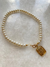 14k gold Akoya pearl bracelet