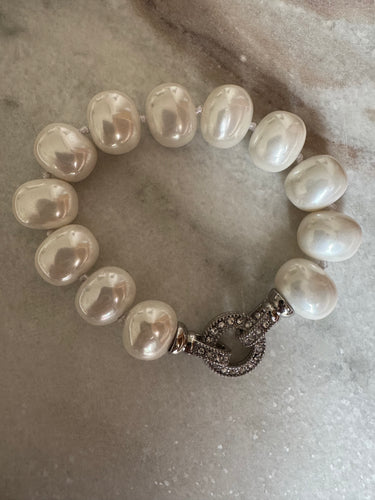 Shell based pearl bracelet