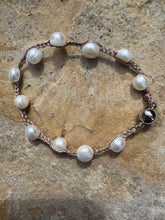 Crochet bracelet with pearls